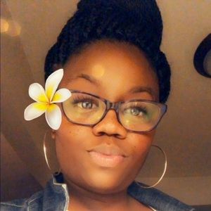 Meet your Posher, Andrea